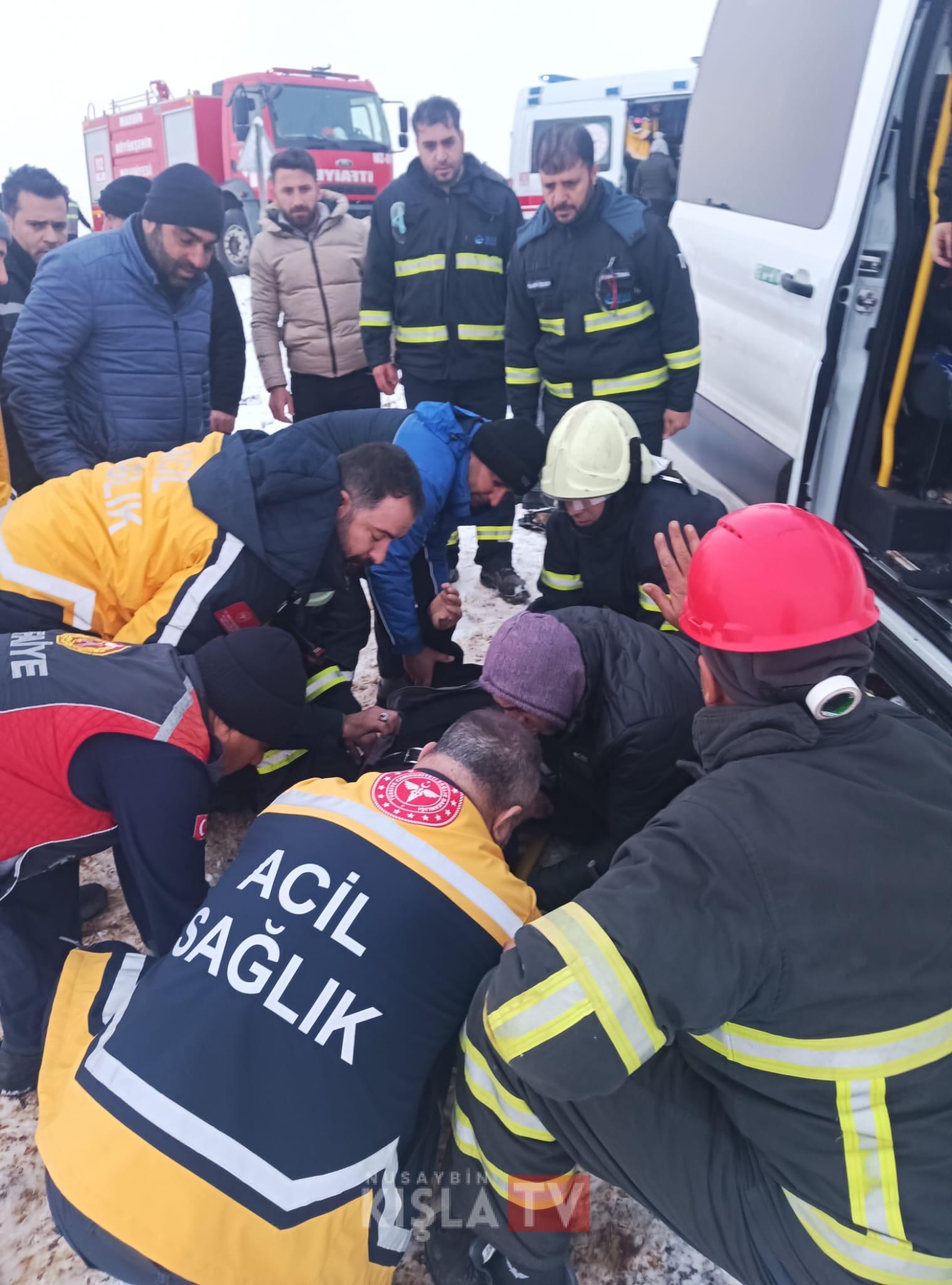 Mardin’de Minibüs ile Pikap Çarpıştı: 10 Yaralı