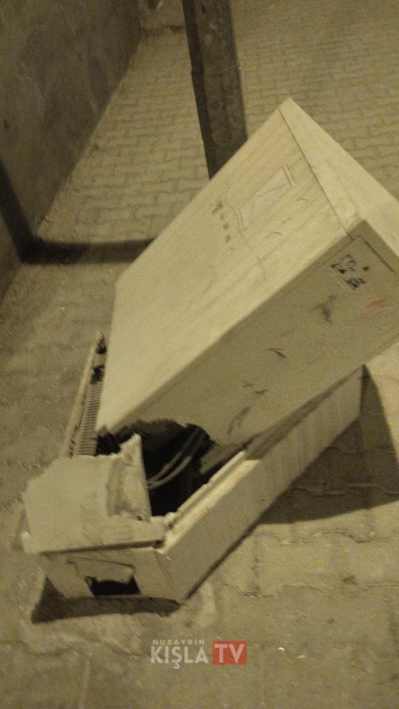 Nusaybin’de Kırılan Elektrik Panosu Tehlike Saçıyor