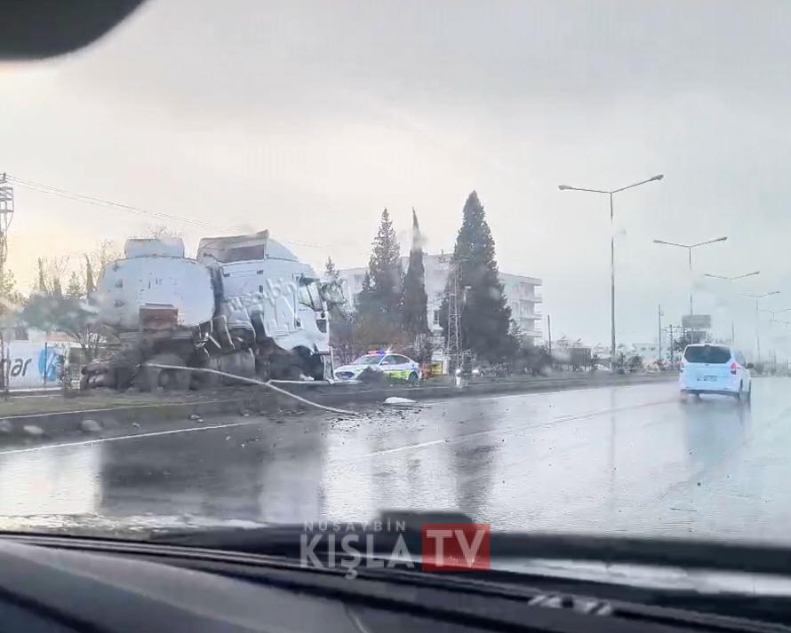 Nusaybin Otogar Kavşağı’nda Tır Kazası