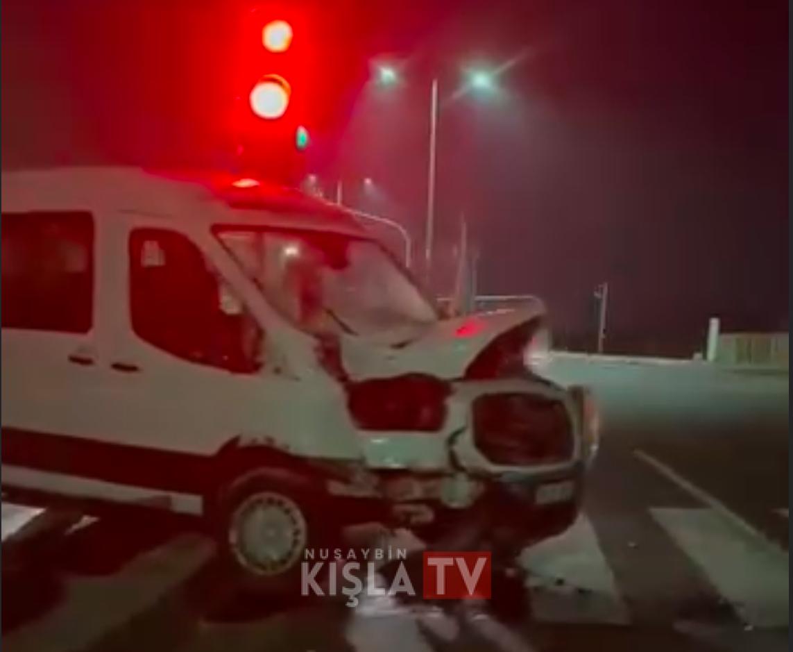 Kızıltepe Çevre Yolu’nda Tır ile Transit Çarpıştı: 1 Yaralı
