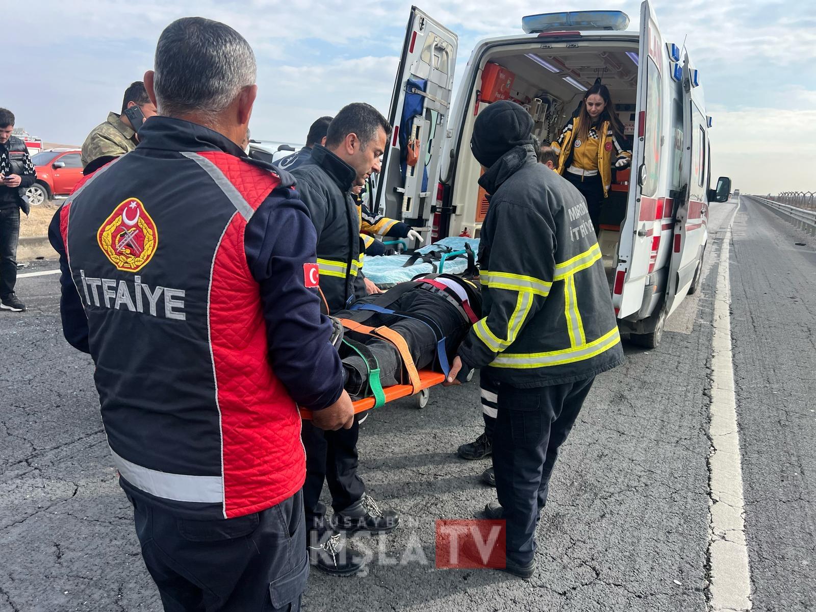 Nusaybin Akarsu Kavşağında Trafik Kazası: 3 Kişi Yaralandı